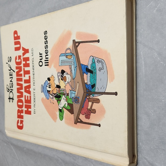 Disney Other - Disneys Growing Up Healthy Book
